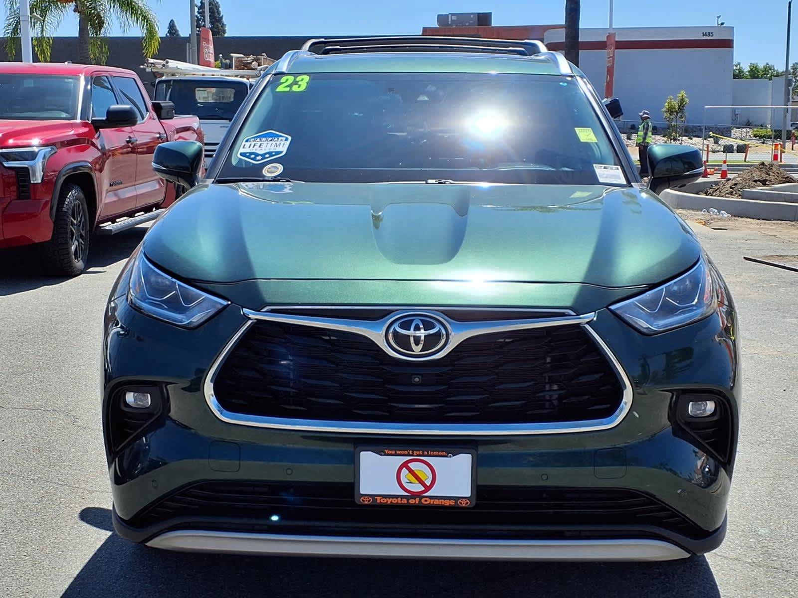 Used 2023 Toyota Highlander Platinum FWD image 2