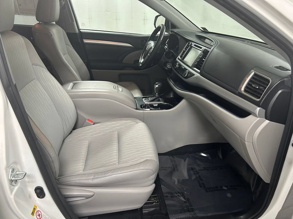 Used 2018 Toyota Highlander Plus AWD/4WD image 13
