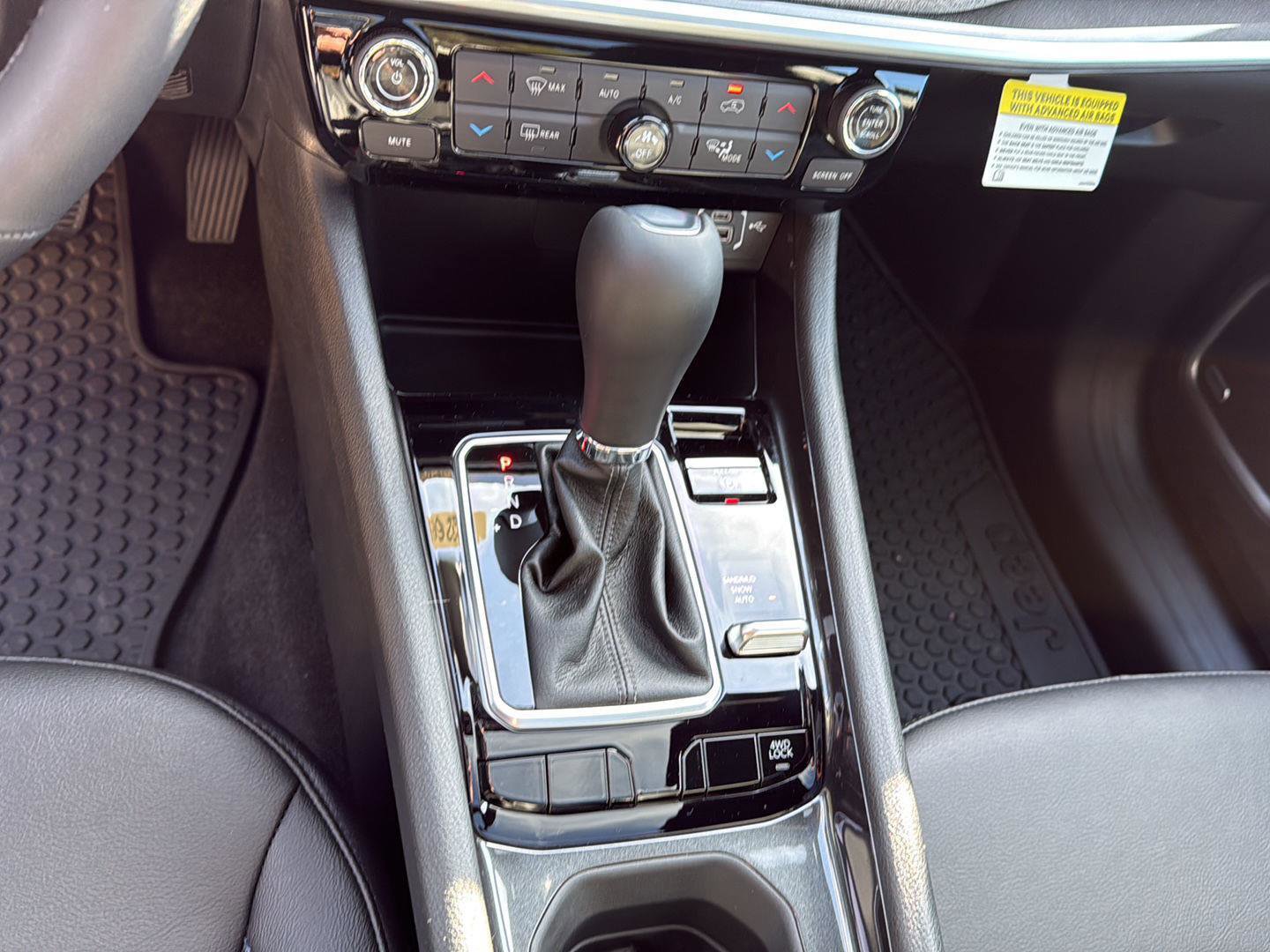 New 2026 Jeep Compass Latitude image 13