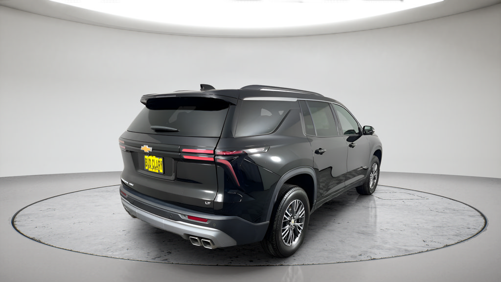 Used 2024 Chevrolet Traverse LT AWD/4WD image 3