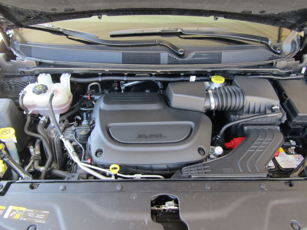 Used 2025 Chrysler Pacifica Select FWD image 32