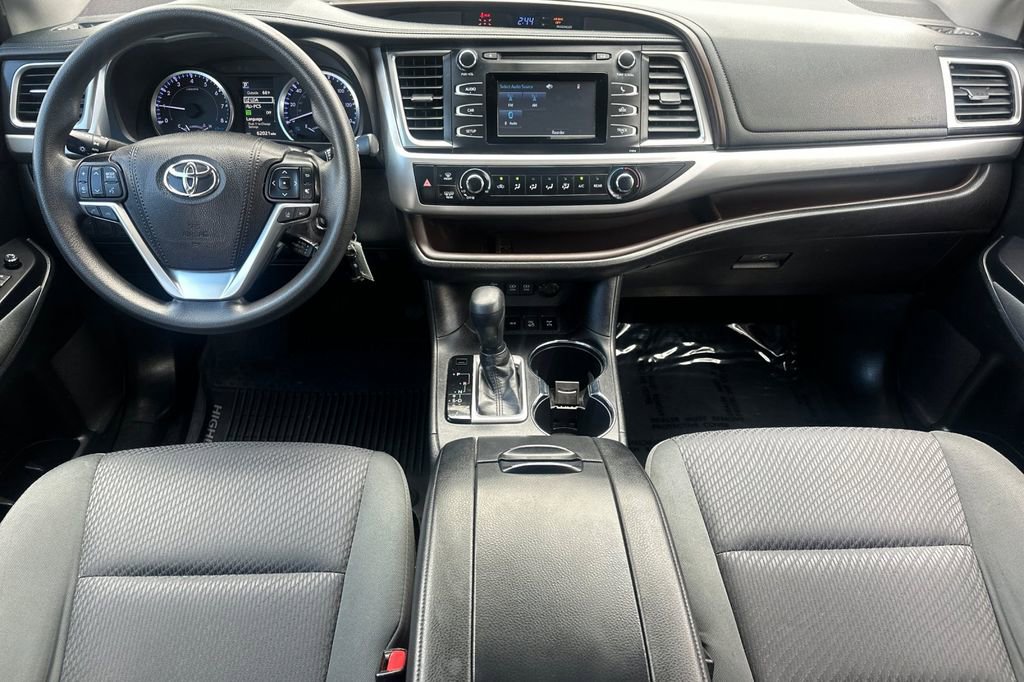 Used 2019 Toyota Highlander LE image 13