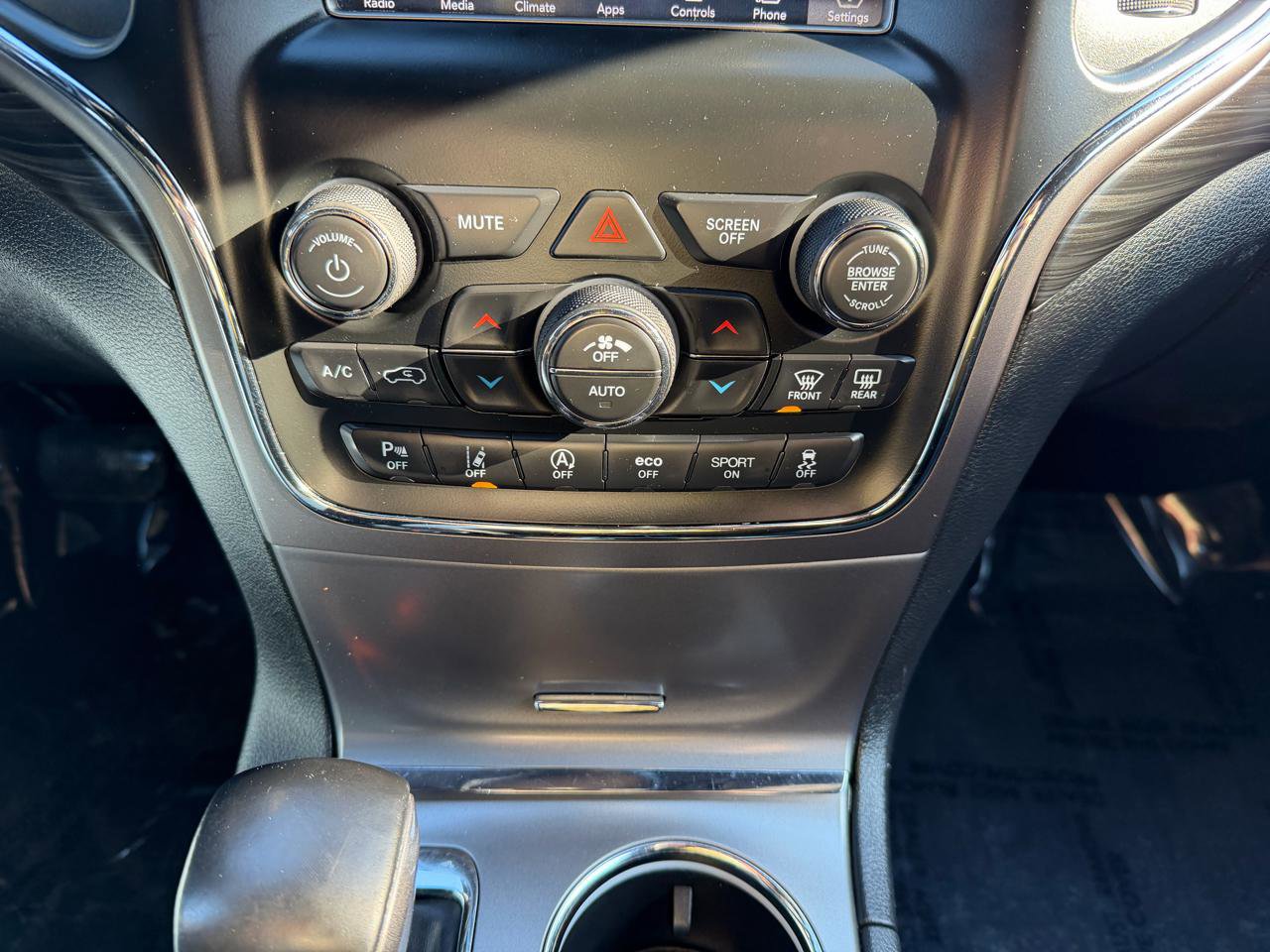 Used 2020 Jeep Grand Cherokee Laredo image 14