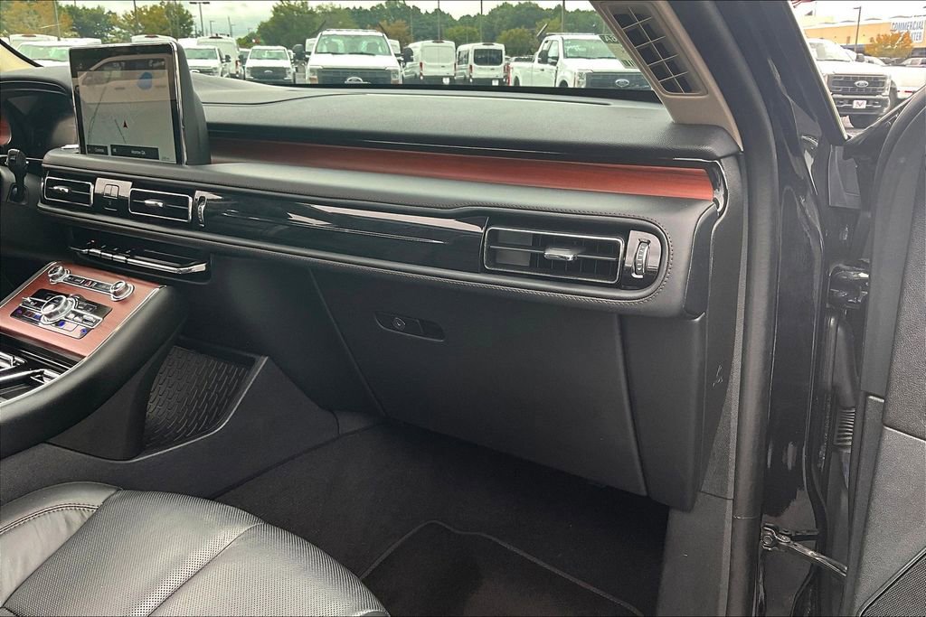 Certified 2023 Lincoln Aviator Reserve w/ Equipment Group 201A image 16
