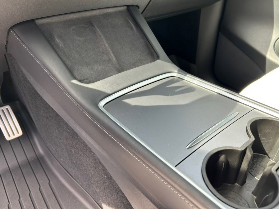 Used 2022 Tesla Model Y Performance image 22