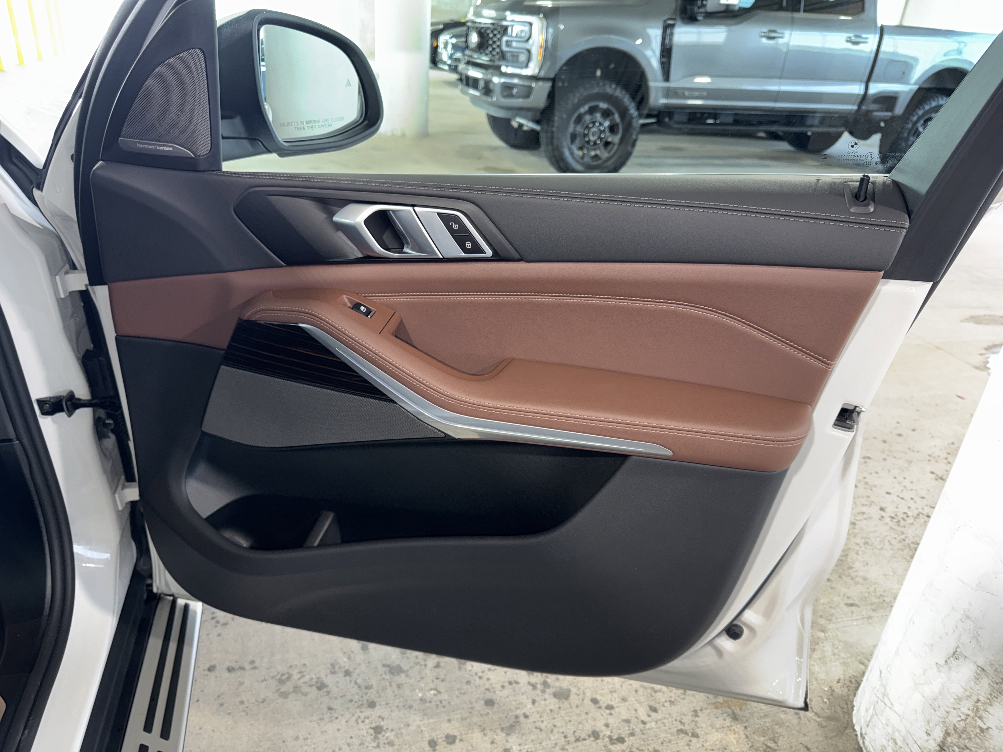 Used 2026 BMW X5 xDrive40i w/ Climate Comfort Package image 9