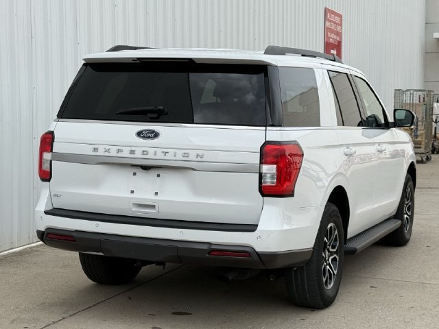 Used 2024 Ford Expedition XLT RWD image 4