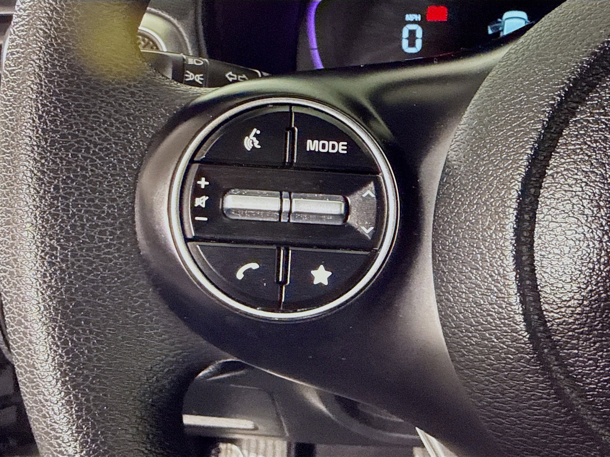 Used 2025 Kia Soul LX w/ LX Technology Package FWD image 14
