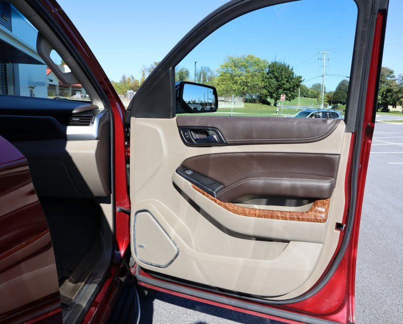 Used 2018 Chevrolet Suburban Premier image 25