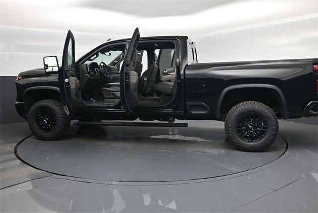 Used 2024 Chevrolet Silverado 2500 ZR2 w/ Technology Package image 65