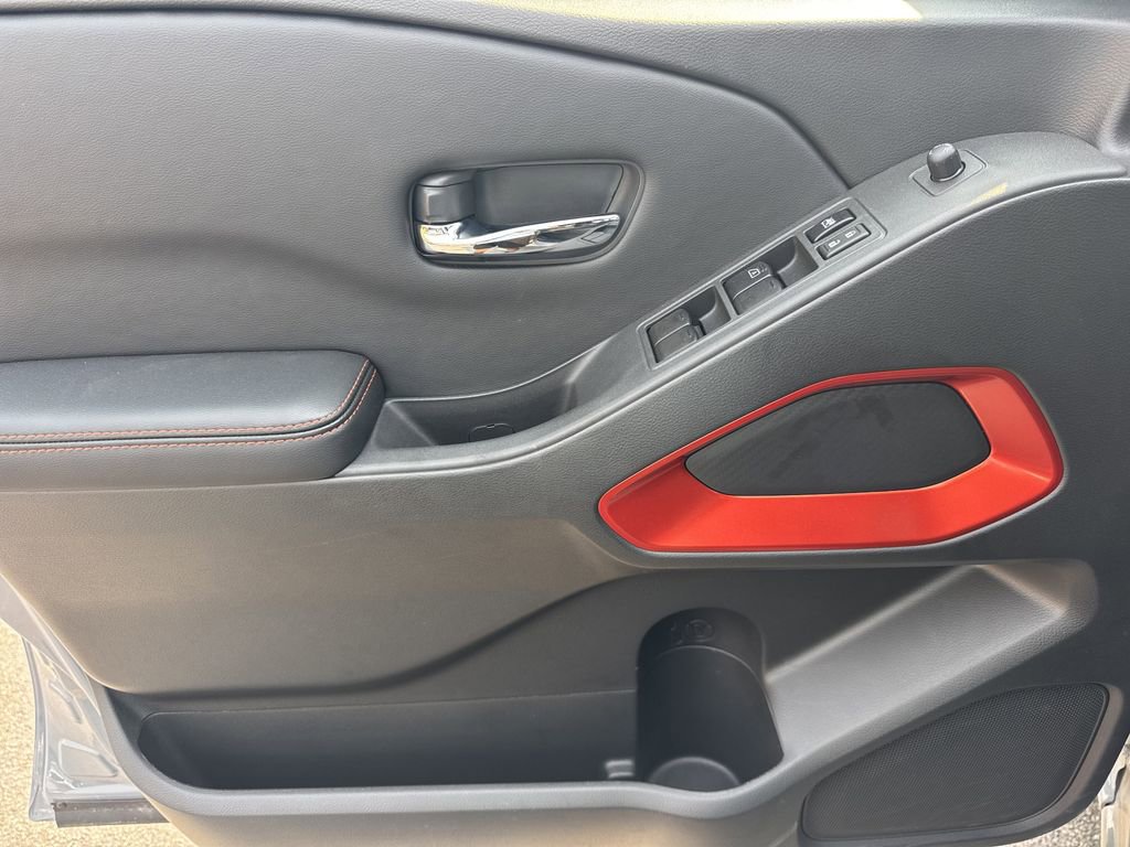 Used 2025 Nissan Frontier PRO-4X image 10