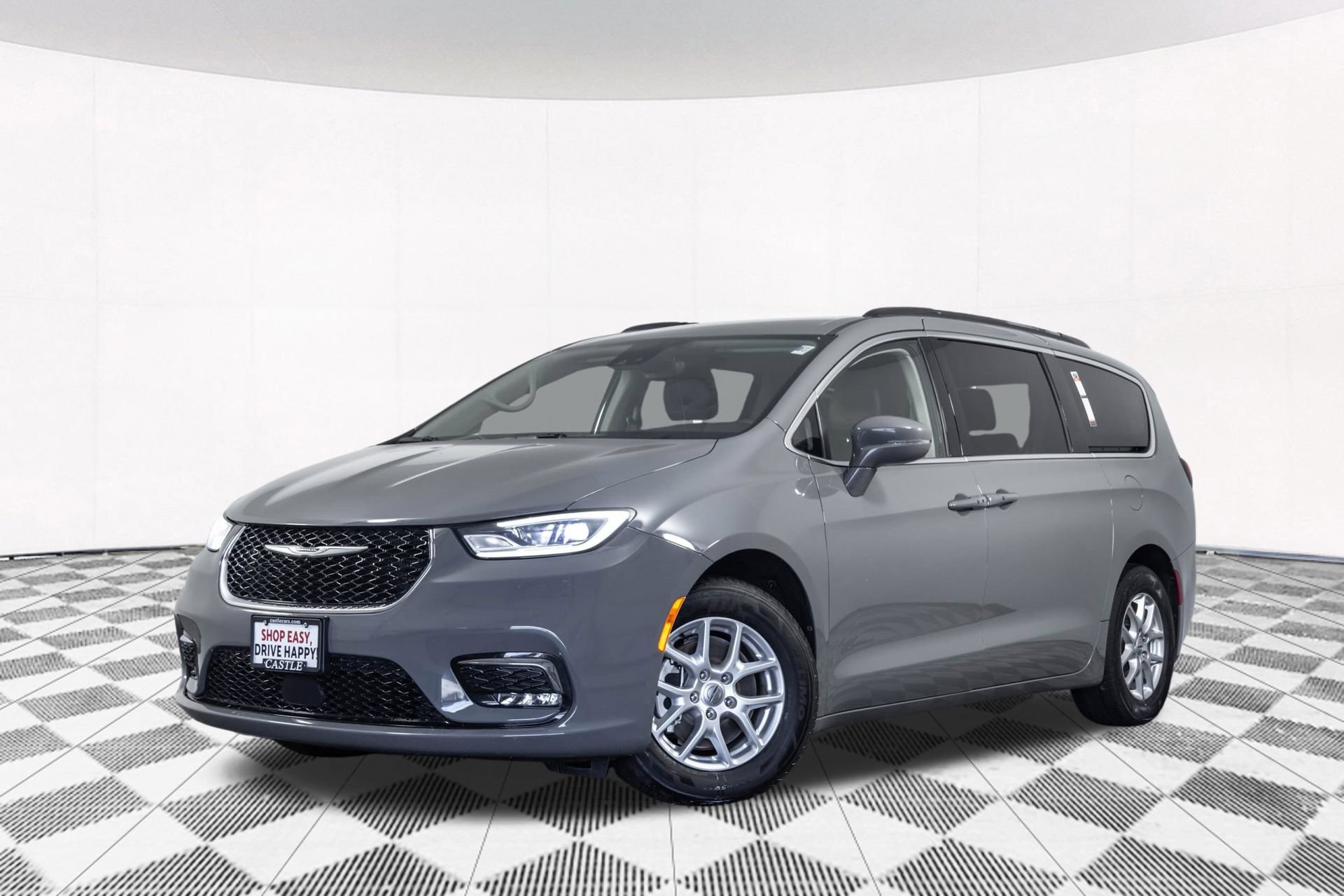 Used 2022 Chrysler Pacifica Touring-L FWD image 2