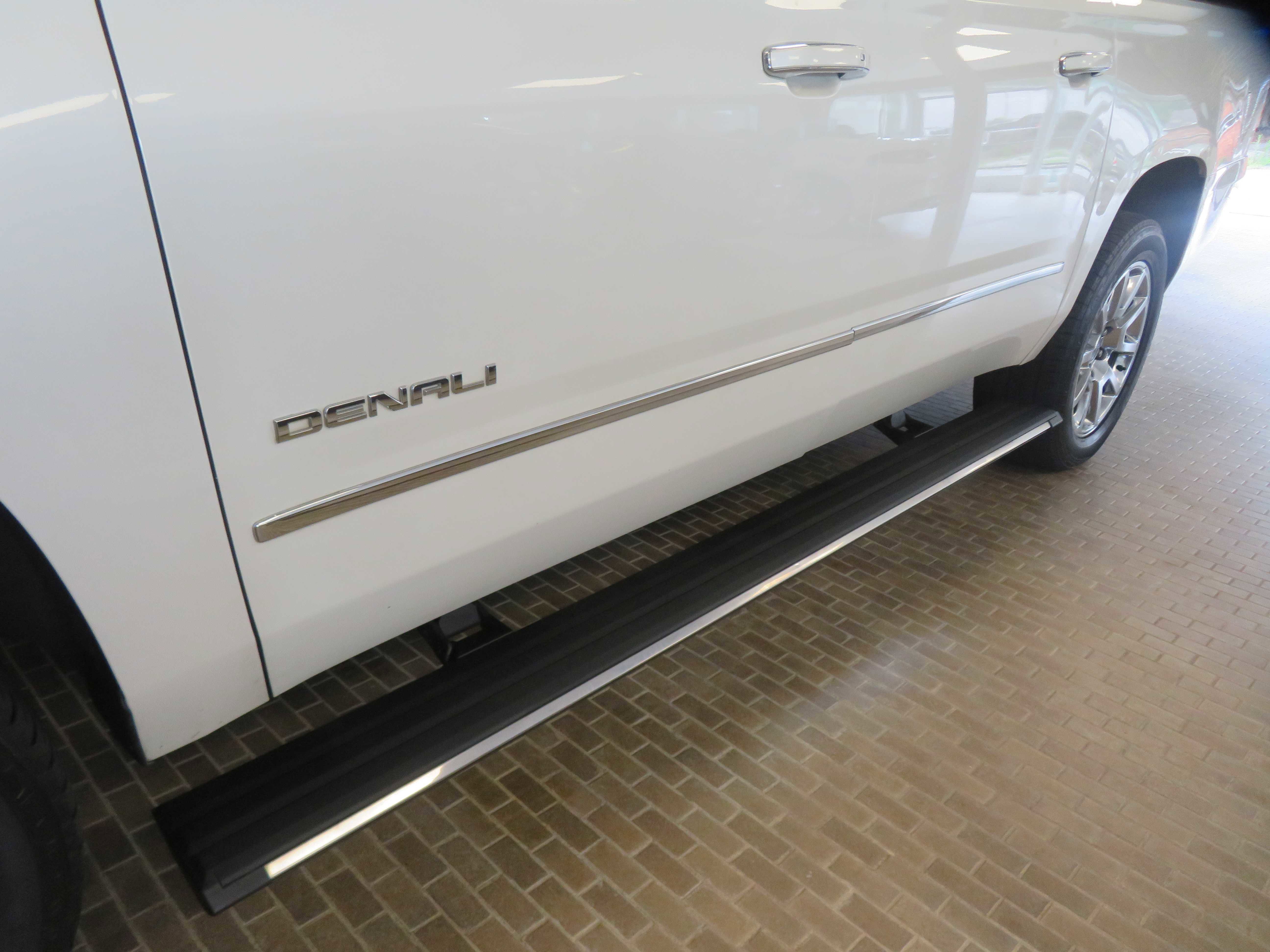 Used 2015 GMC Yukon XL Denali w/ Touring Package AWD/4WD image 77