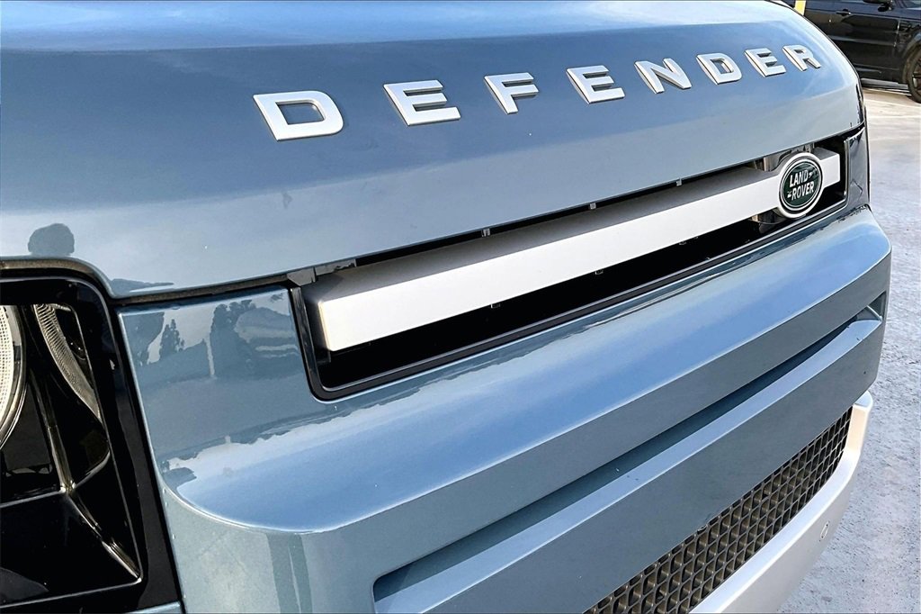Used 2025 Land Rover Defender 110 S image 31