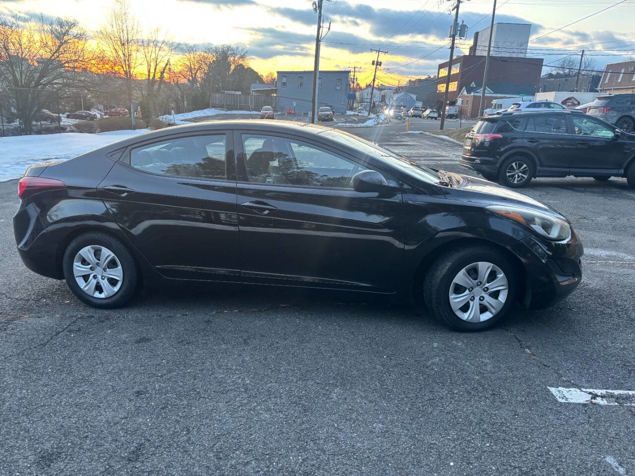 Used 2016 Hyundai Elantra SE image 4