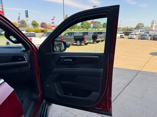 Used 2025 Chevrolet Tahoe Premier AWD/4WD image 16