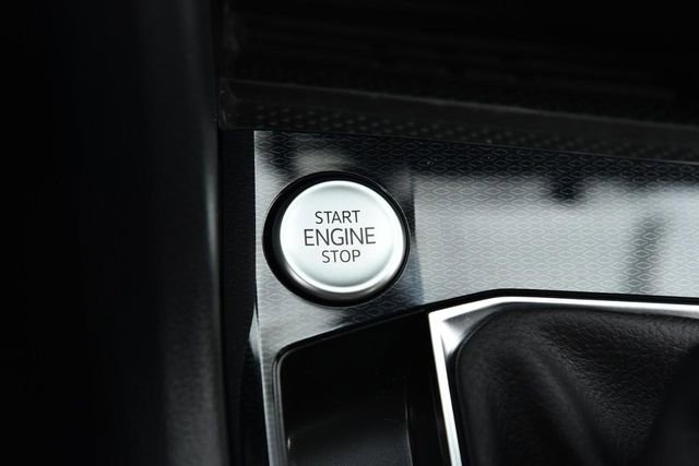 New 2025 Volkswagen Taos SE image 17