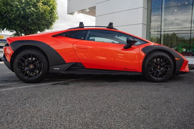 Used 2023 Lamborghini Huracan Sterrato image 15