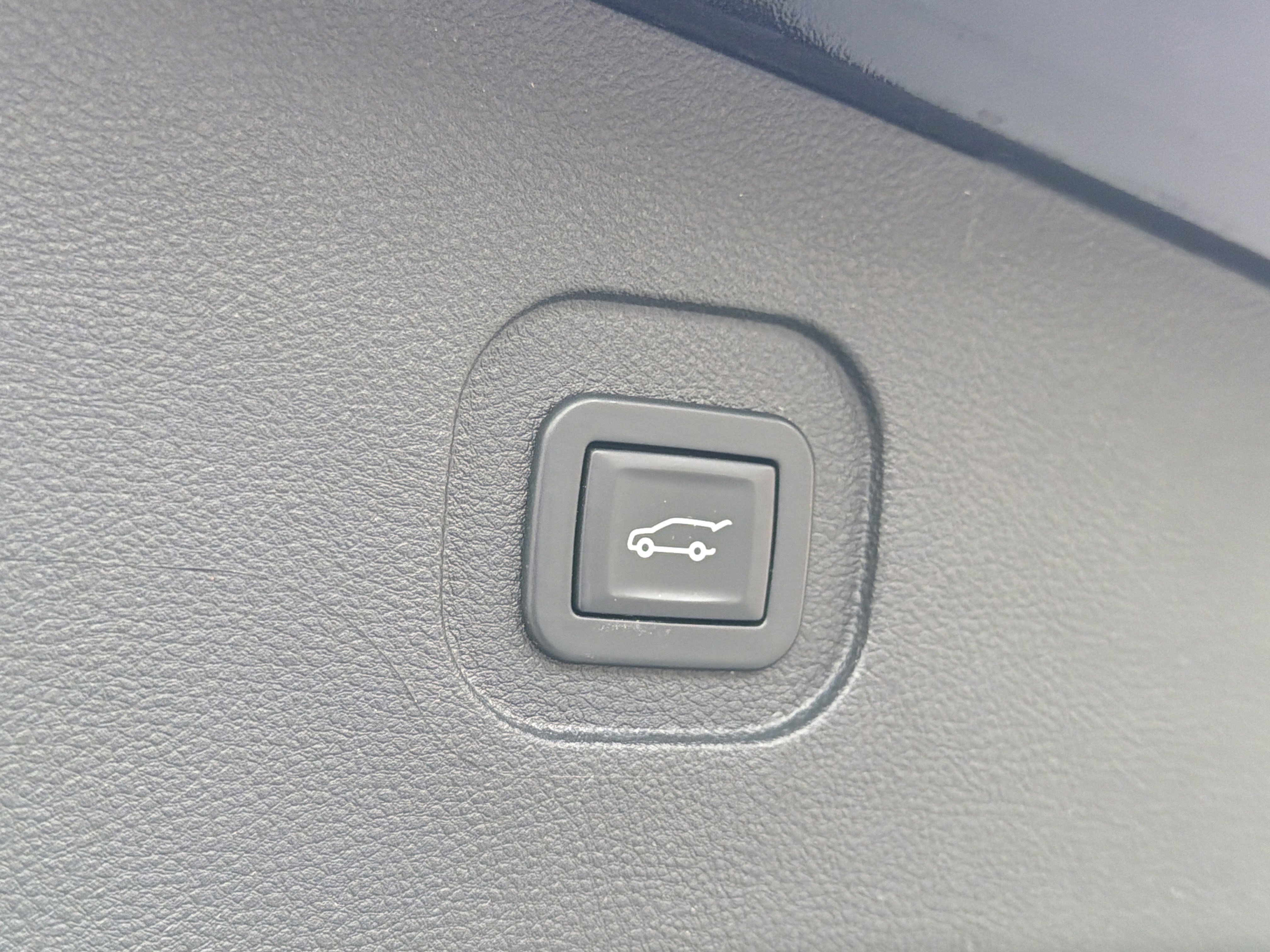 Used 2017 Chevrolet Equinox Premier w/ Enhanced Convenience Package image 19