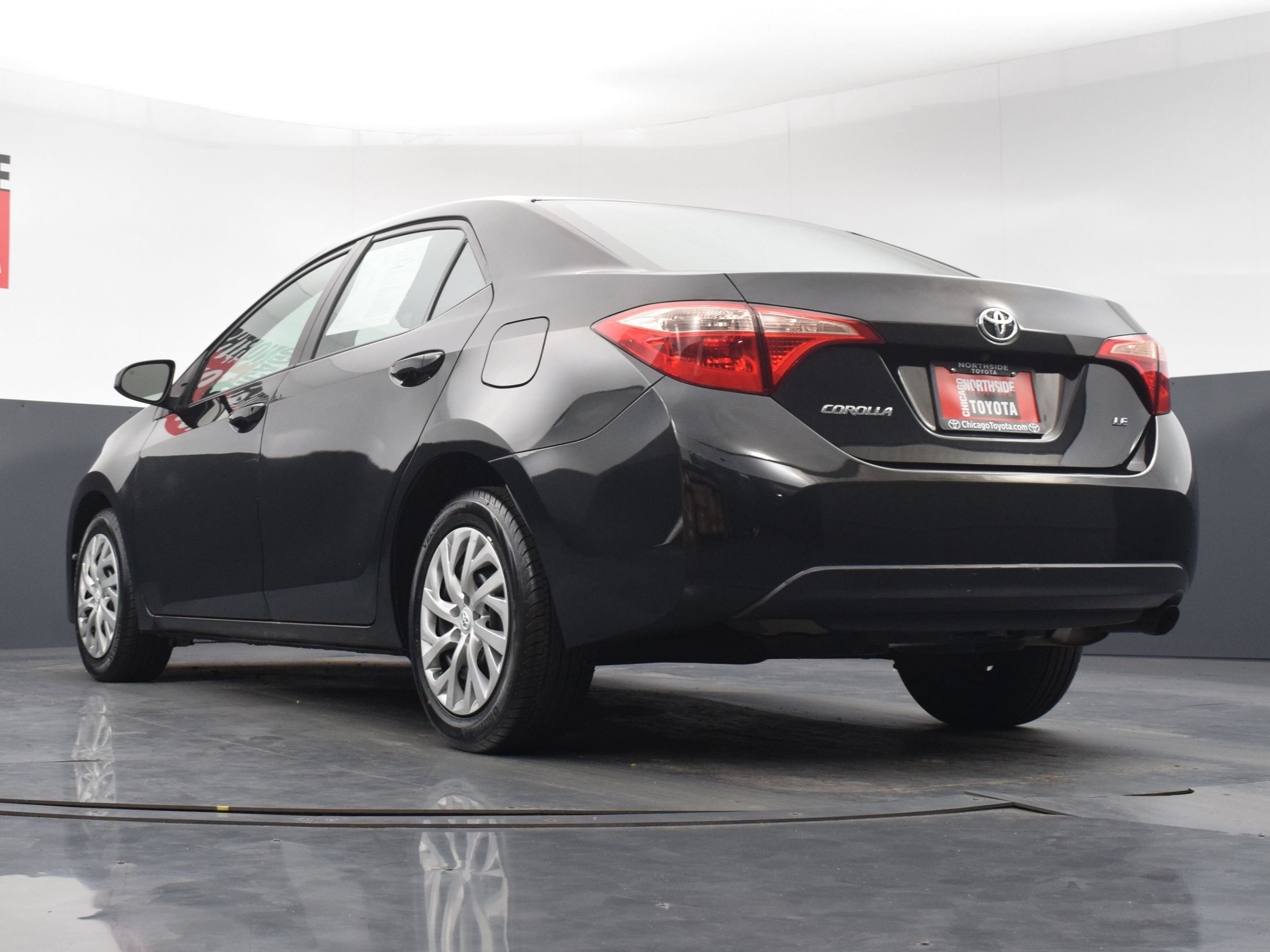 Used 2018 Toyota Corolla LE FWD image 26