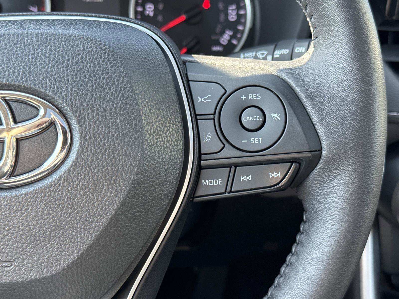 Used 2022 Toyota RAV4 XLE image 8