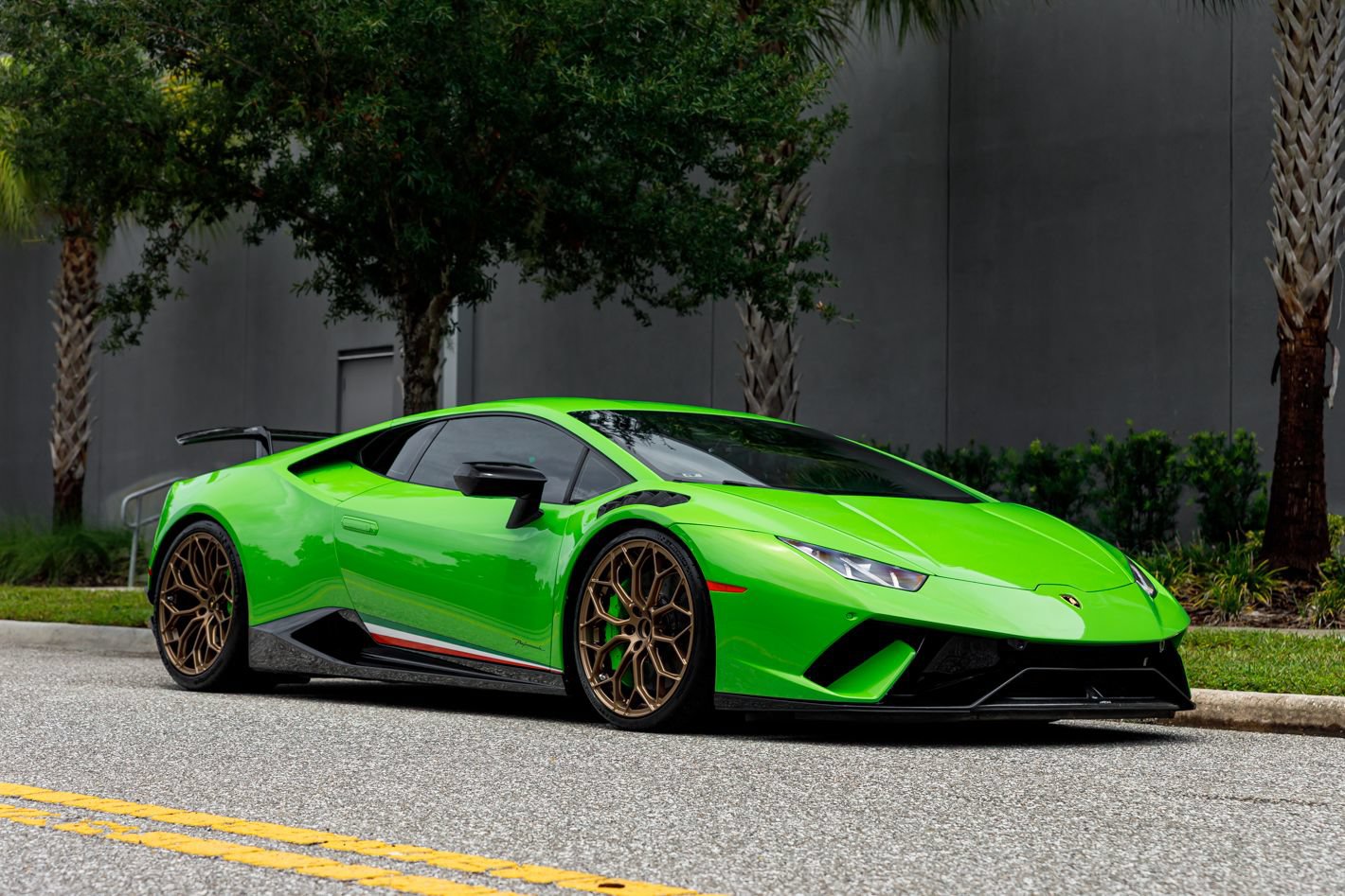 Used 2018 Lamborghini Huracan Performante AWD/4WD image 16