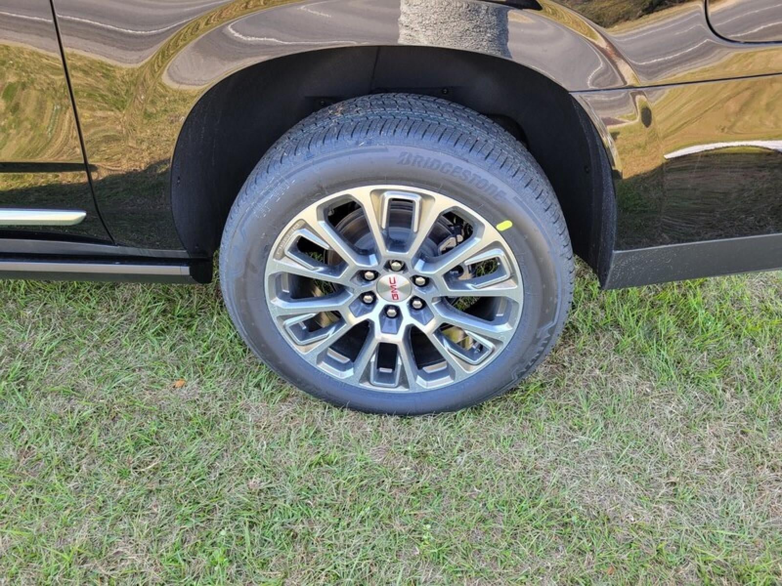 New 2026 GMC Yukon XL Denali w/ Denali Reserve Package RWD image 10