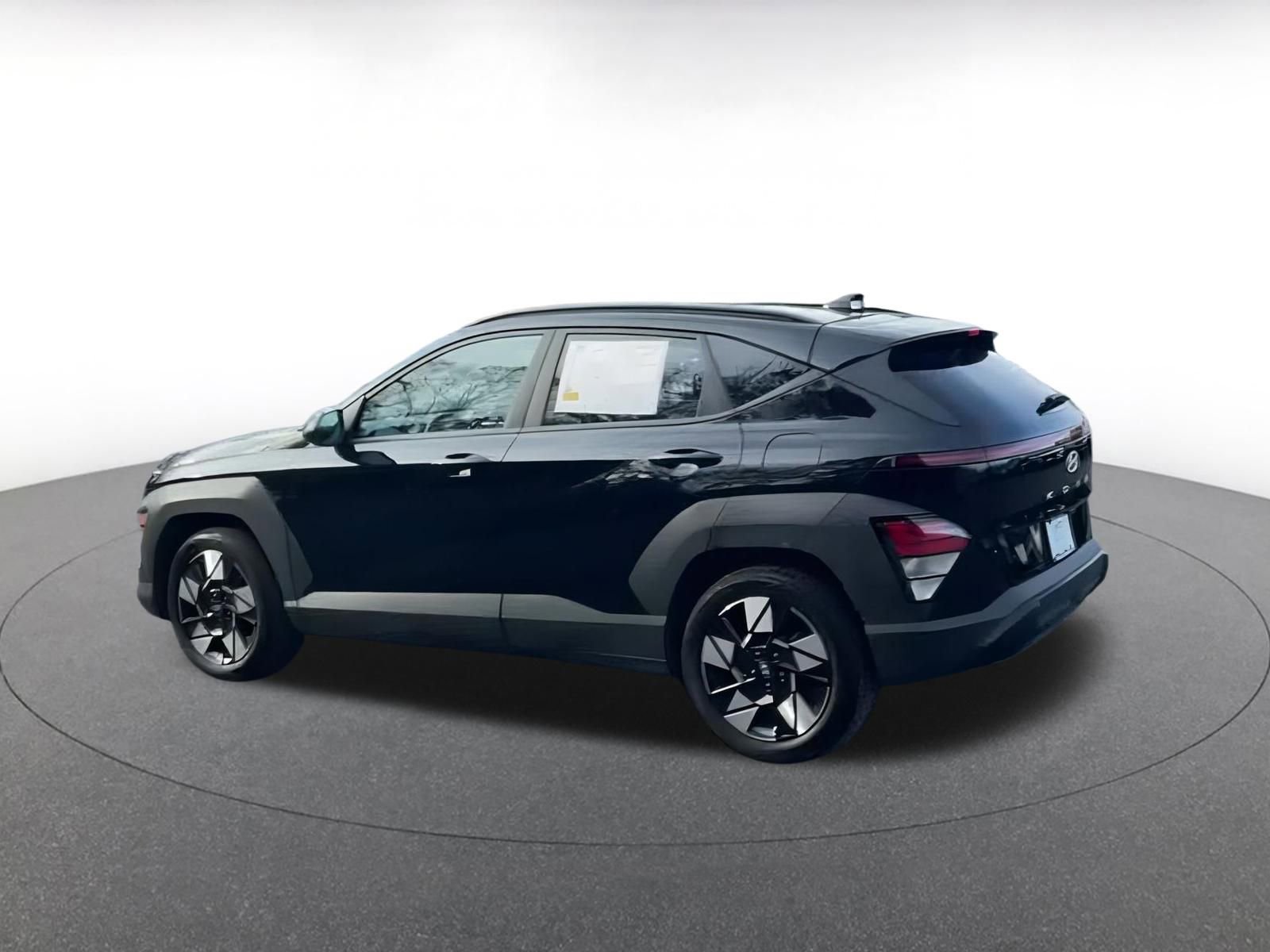 Used 2025 Hyundai Kona SEL image 8