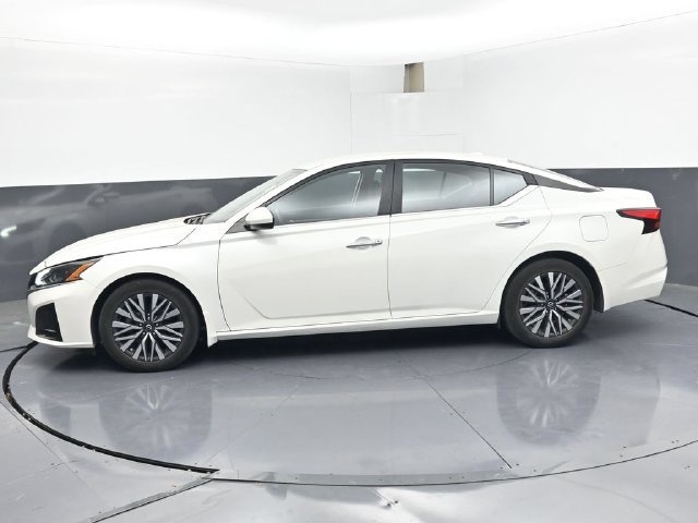 Used 2023 Nissan Altima 2.5 SV FWD image 4
