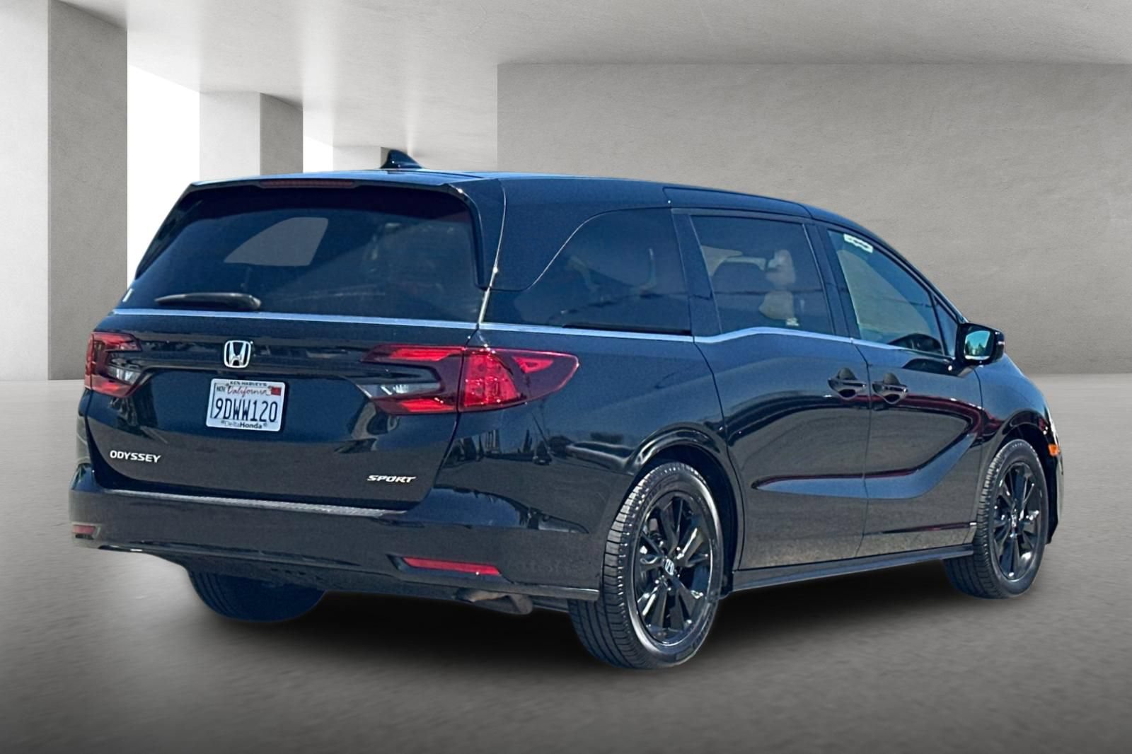 Used 2023 Honda Odyssey Sport image 4