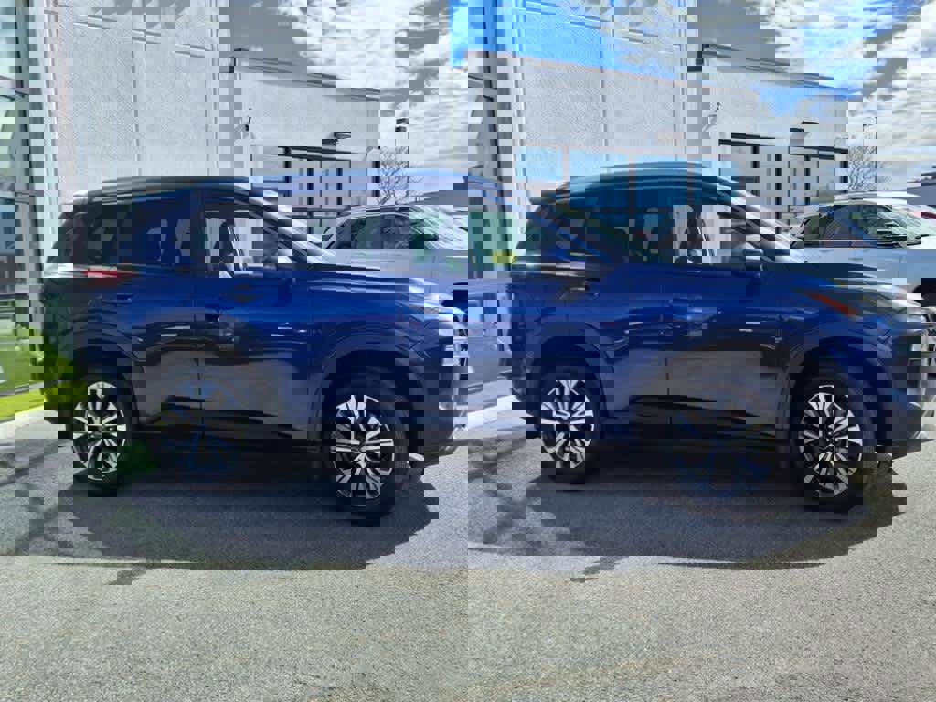 Used 2022 Nissan Rogue SV w/ SV Premium Package image 4