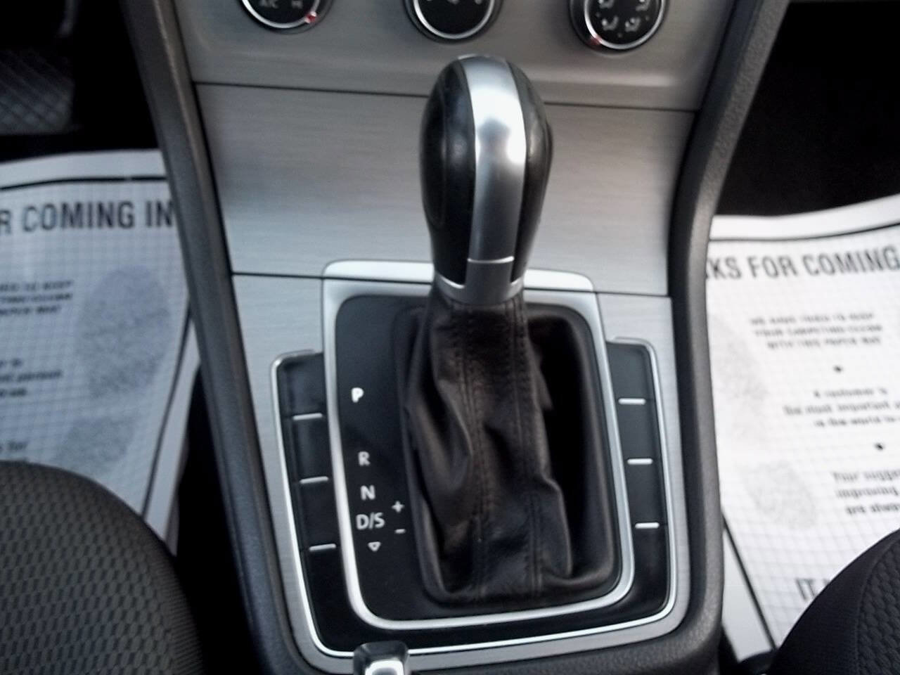 Used 2016 Volkswagen Golf S image 21