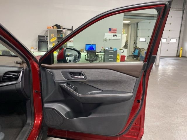 Used 2021 Nissan Rogue SV AWD/4WD image 28