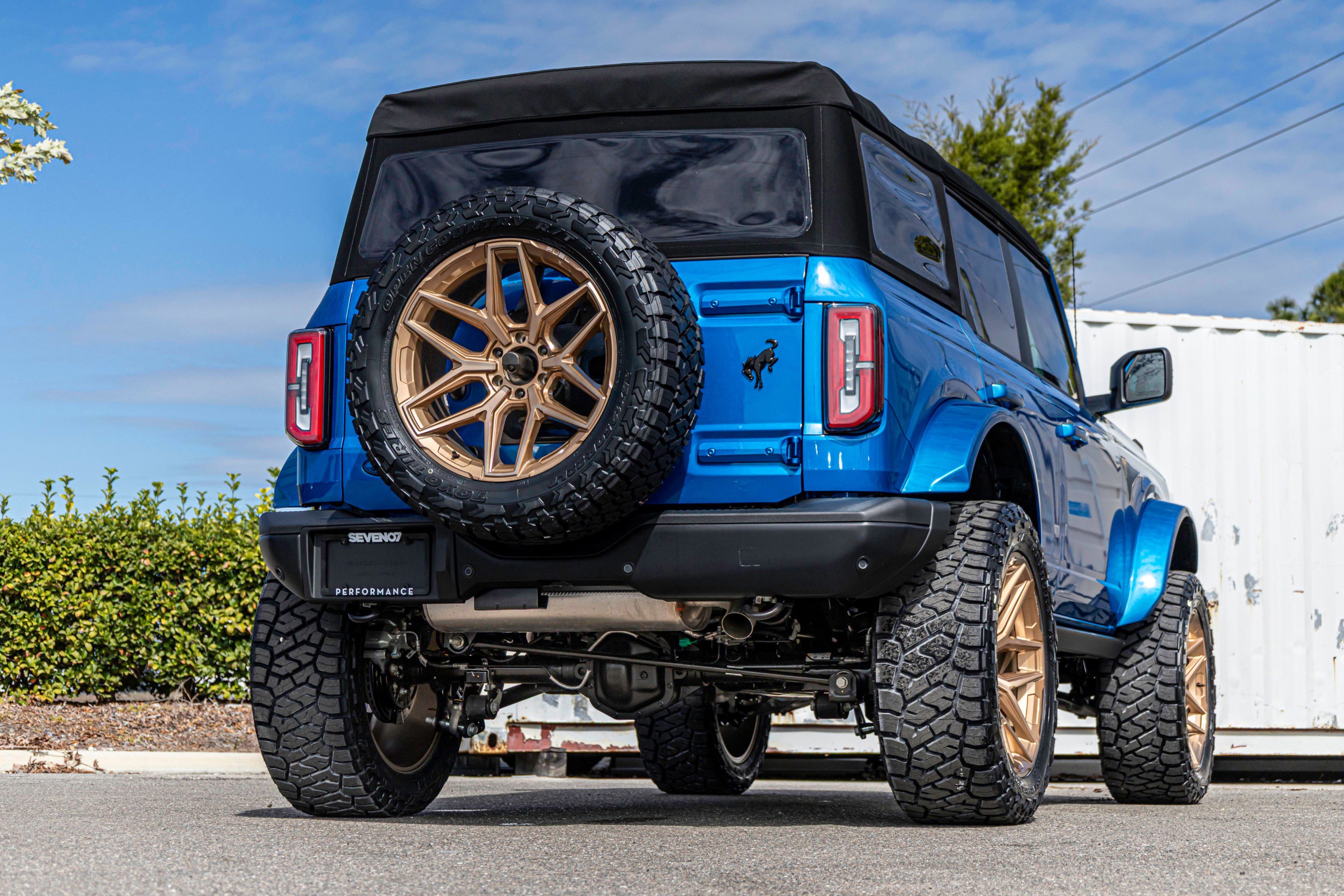New 2025 Ford Bronco Badlands image 3