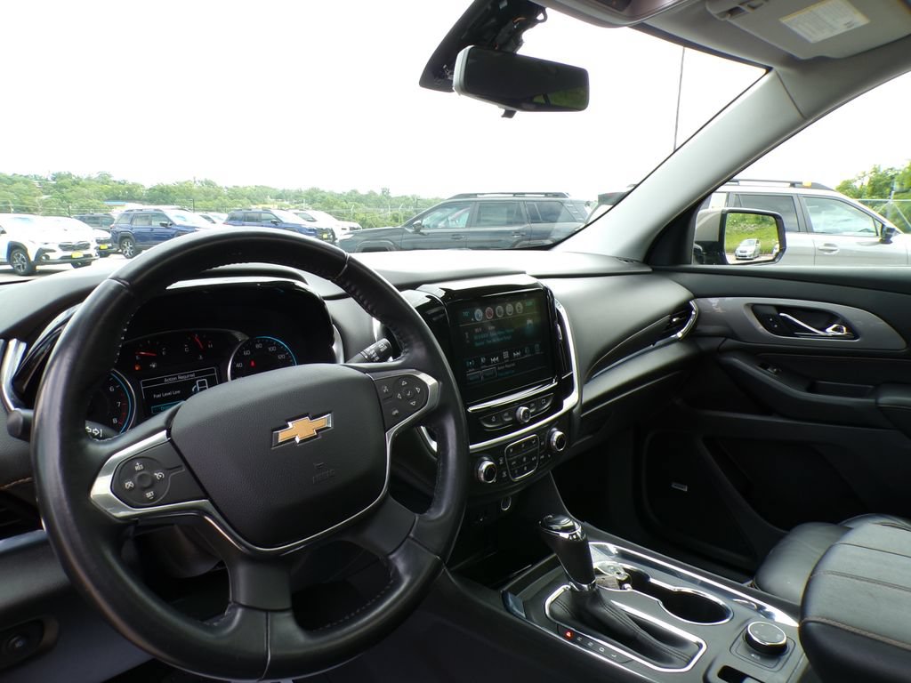Used 2018 Chevrolet Traverse LT w/ LPO, Floor Liner Package AWD/4WD image 9