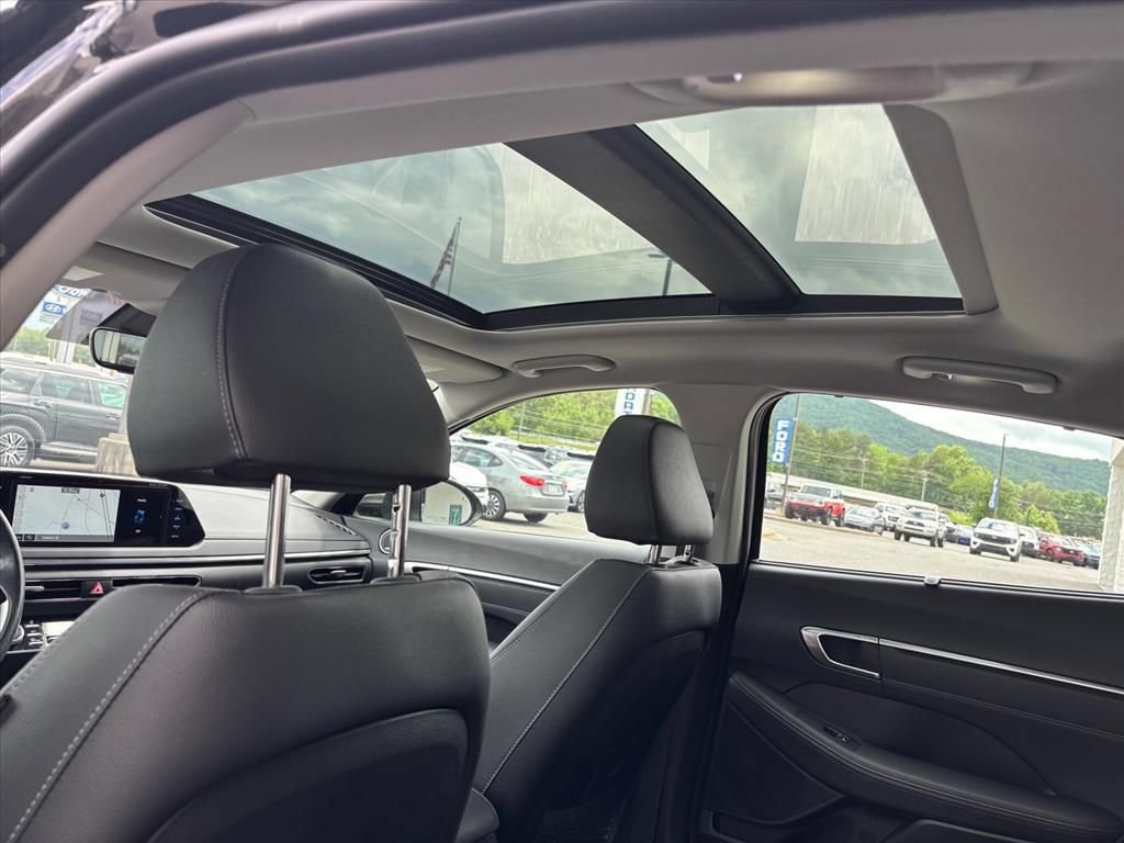 Used 2023 Hyundai Sonata Limited w/ Cargo Package FWD image 7