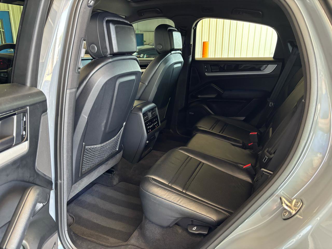 Used 2024 Porsche Cayenne Coupe image 33