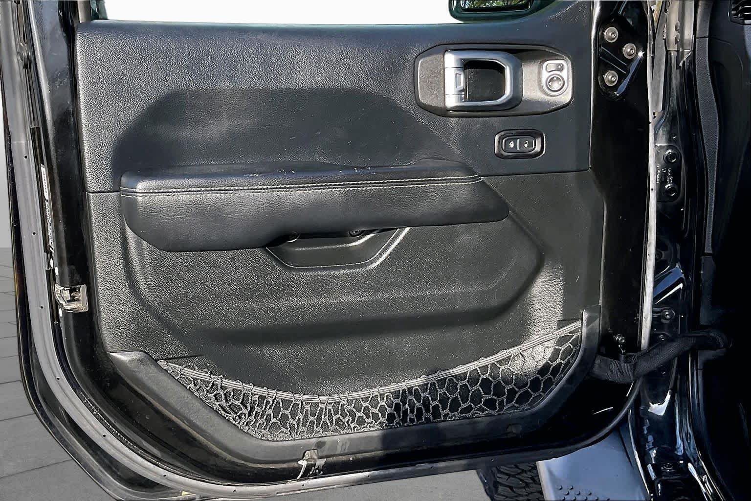 Used 2018 Jeep Wrangler Unlimited Sahara AWD/4WD image 20