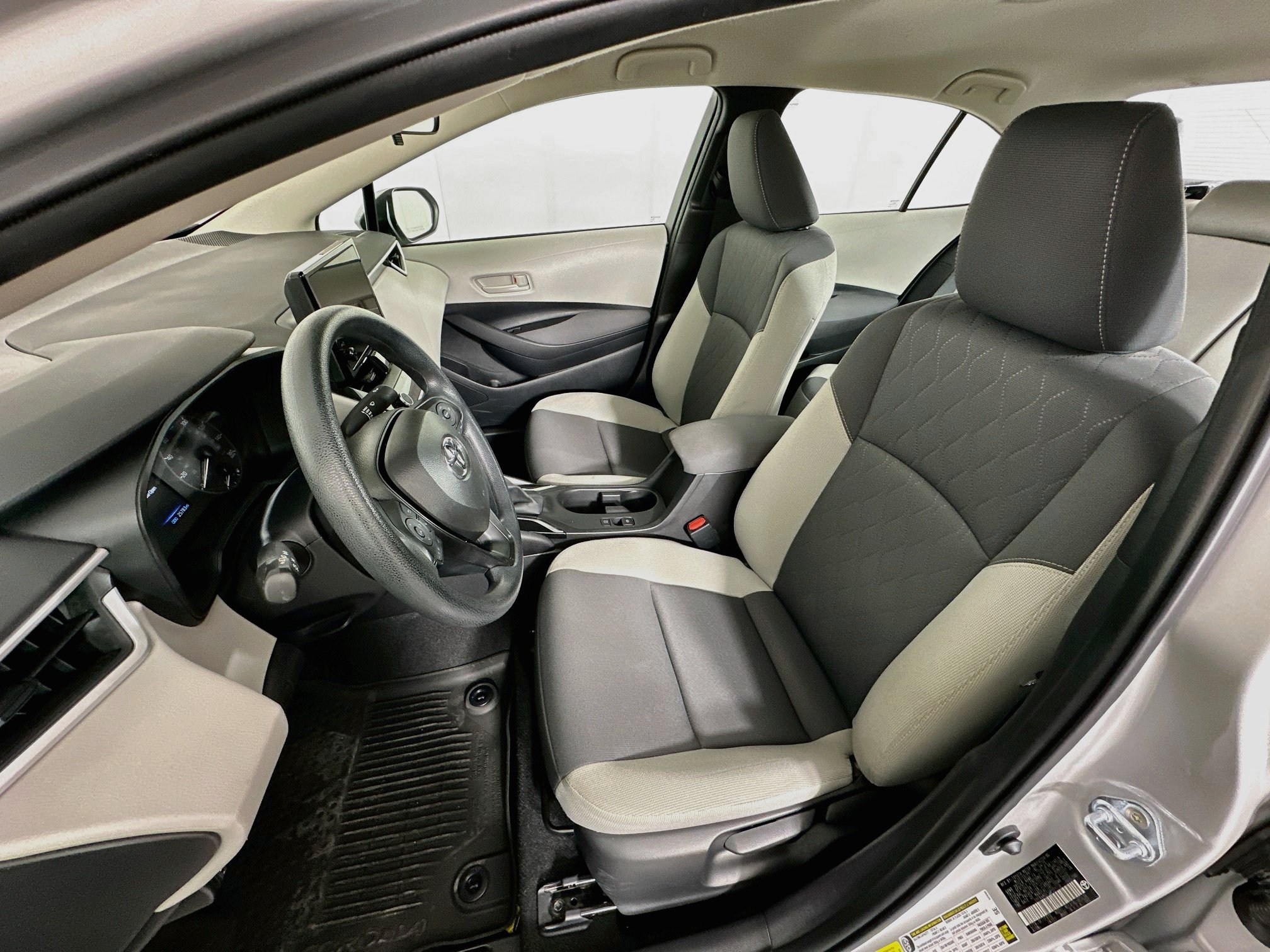 Used 2025 Toyota Corolla LE FWD image 13