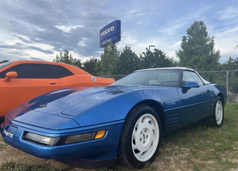Used 1992 Chevrolet Corvette Convertible RWD image 1