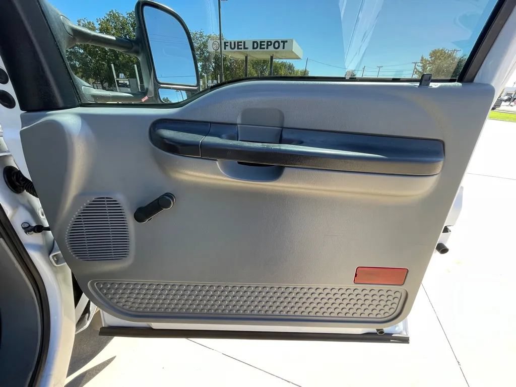 Used 2005 Ford F450 2WD Crew Cab Super Duty image 13