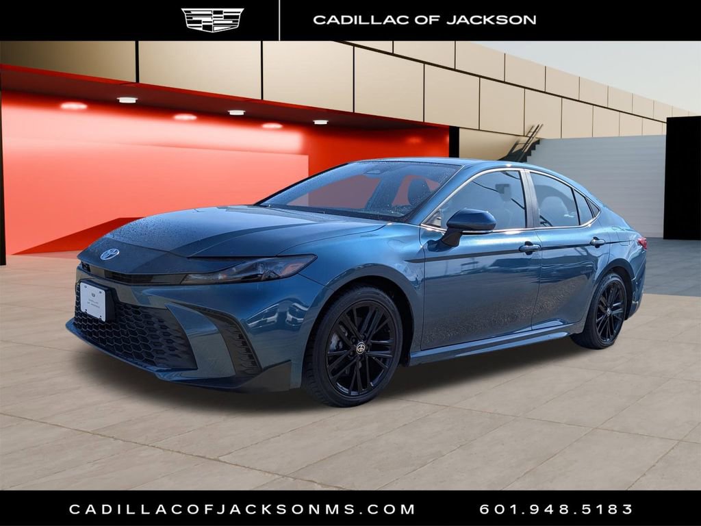 Used 2025 Toyota Camry SE image 1