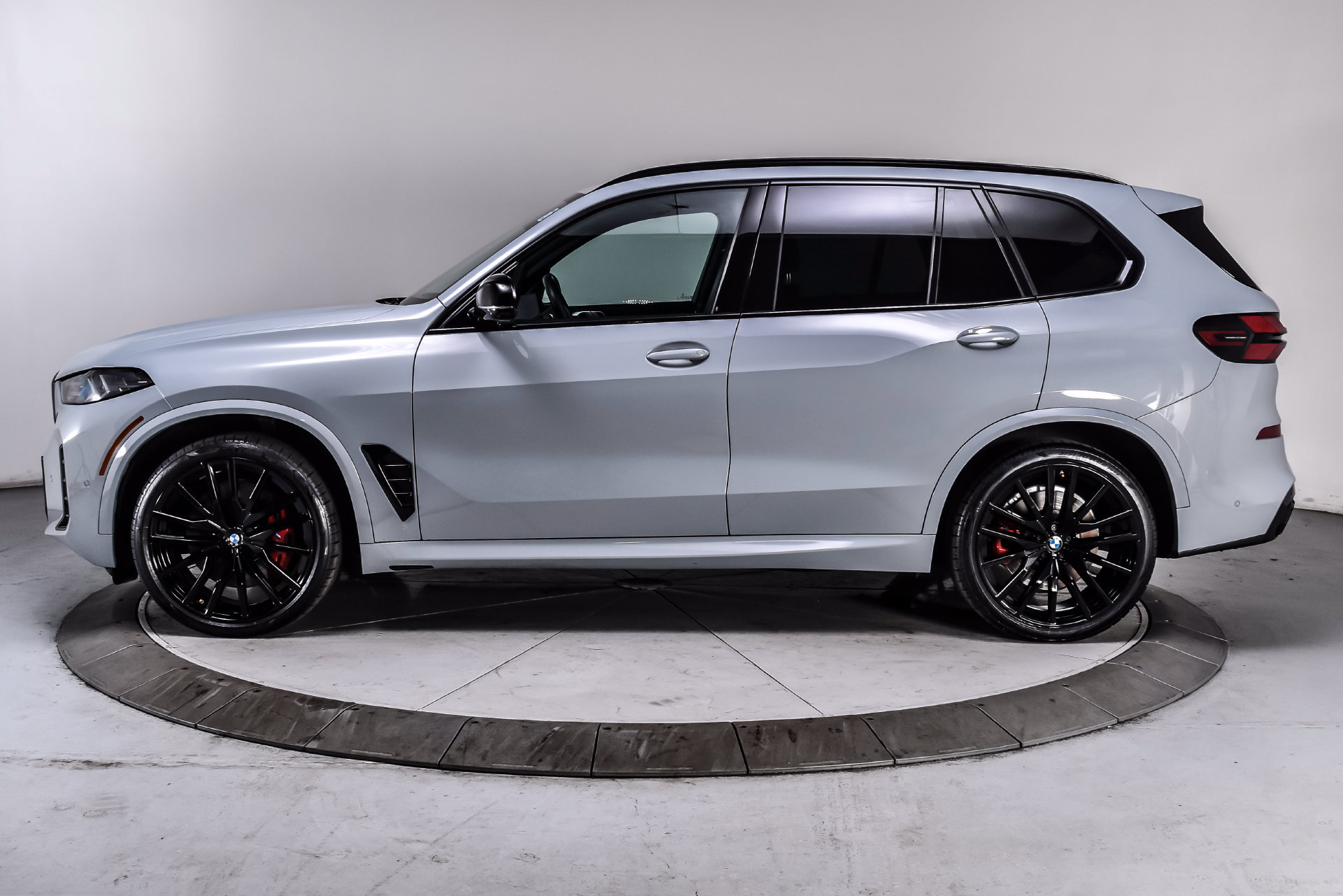 Used 2025 BMW X5 M60i w/ Executive Package AWD/4WD image 3