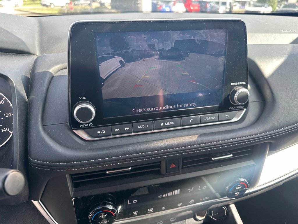 Used 2025 Nissan Rogue SV FWD image 22