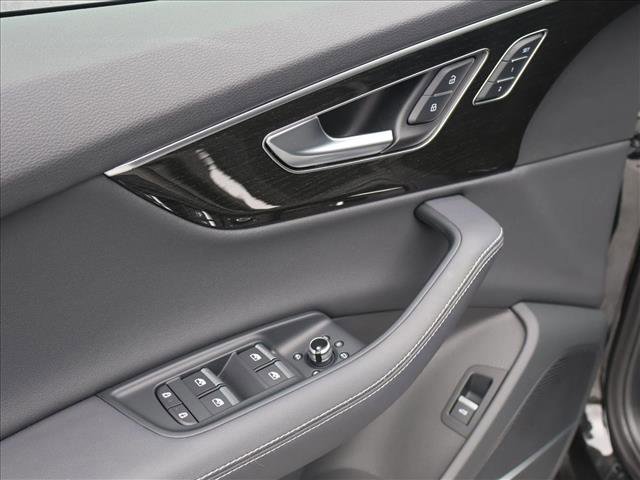 Used 2025 Audi Q7 3.0T Prestige AWD/4WD image 11