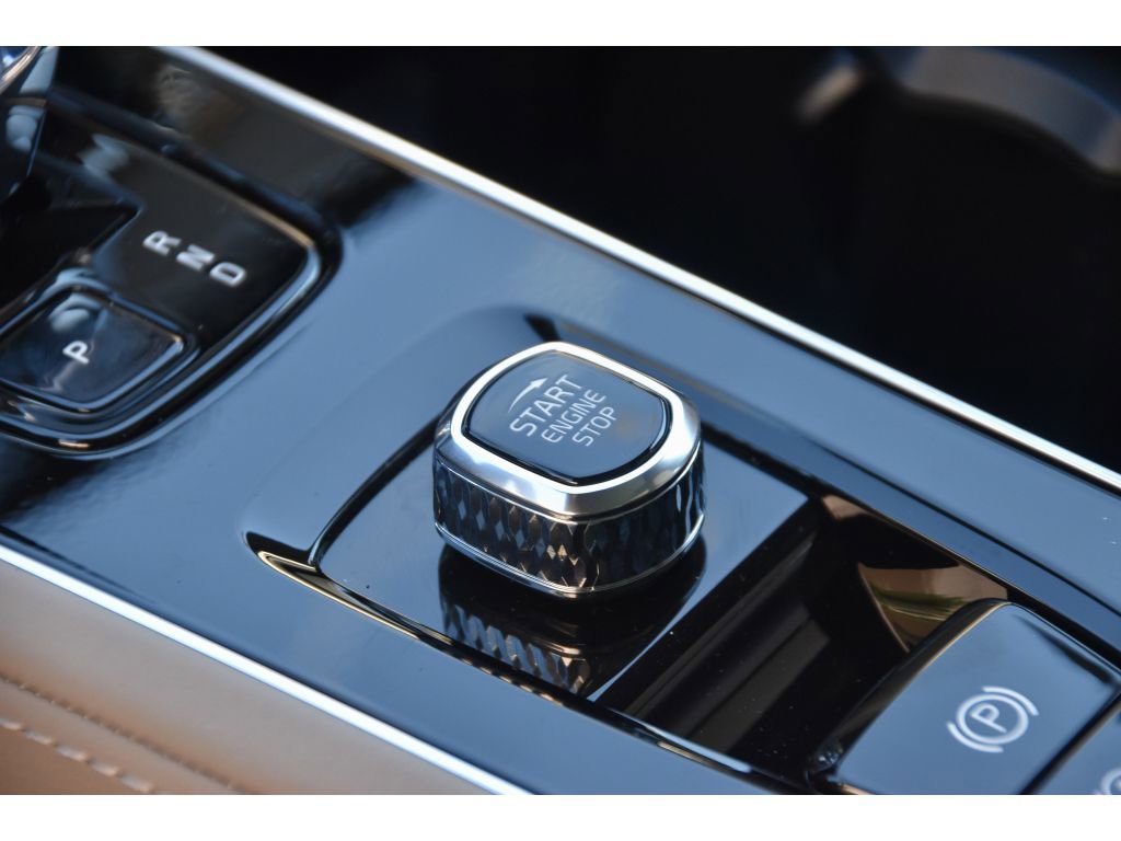 New 2026 Volvo XC90 B6 Plus w/ Protection Package Premier image 37