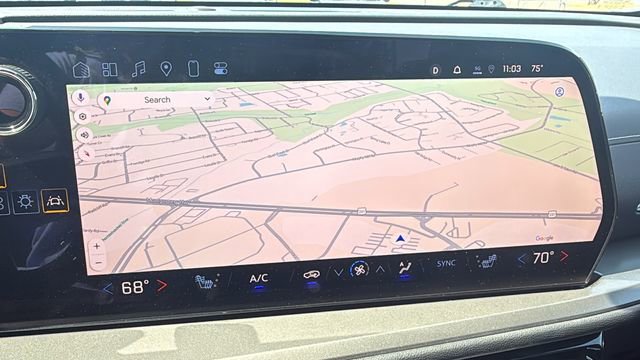 Used 2025 Chevrolet Traverse LT FWD image 17