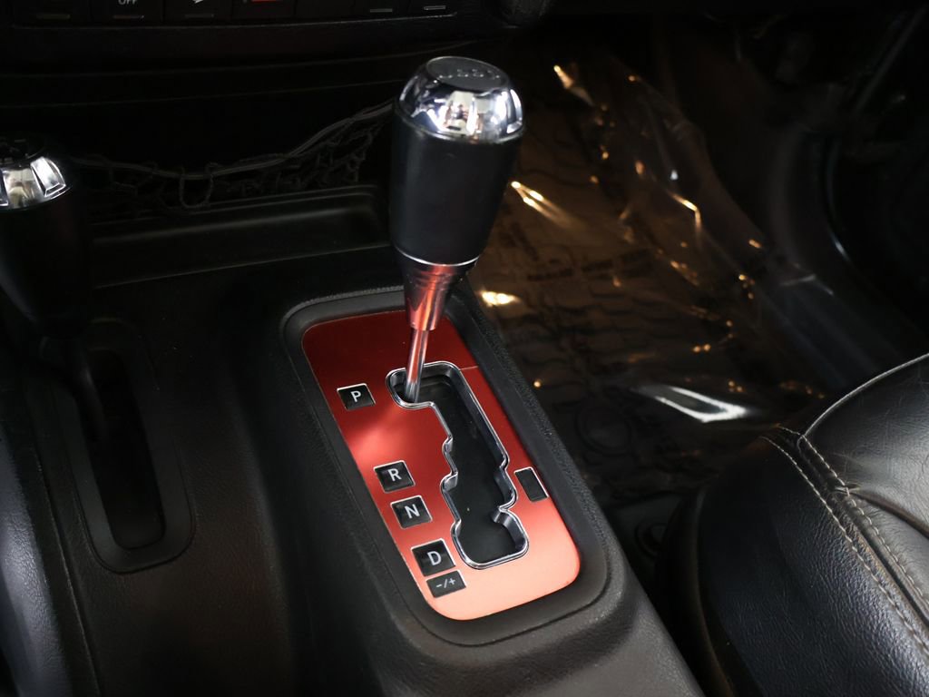 Used 2014 Jeep Wrangler Unlimited Rubicon AWD/4WD image 40