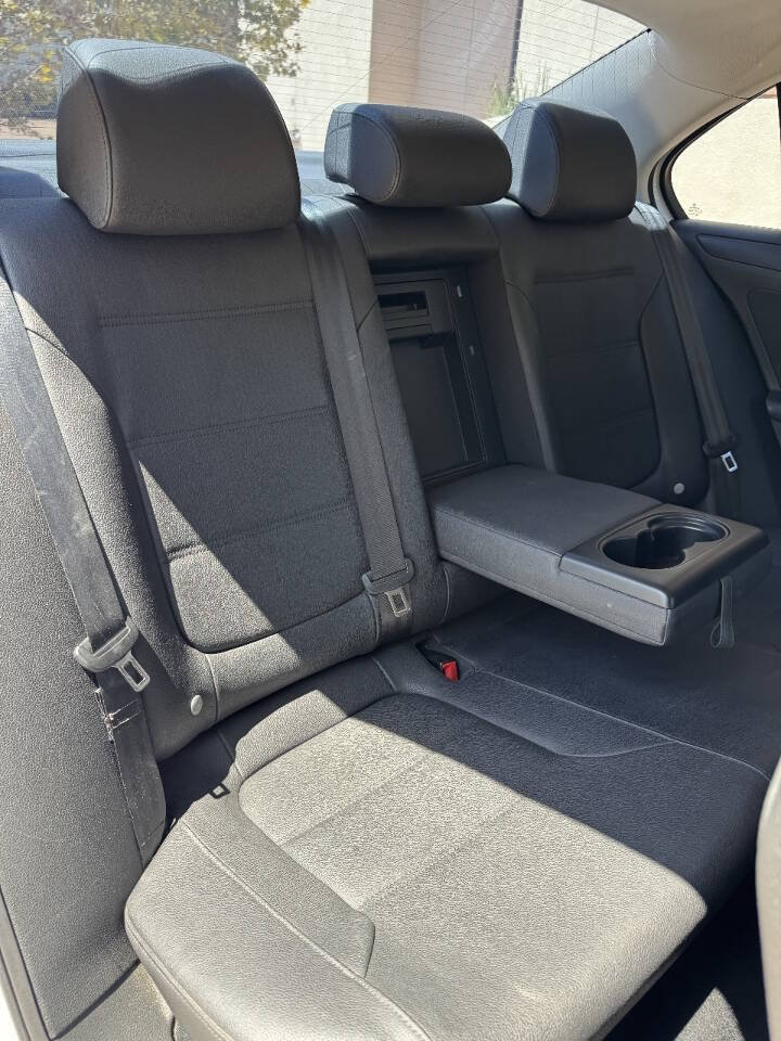 Used 2011 Volkswagen Jetta SE FWD image 9