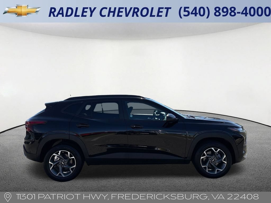 Certified 2025 Chevrolet Trax LT w/ LT Convenience Package FWD image 20